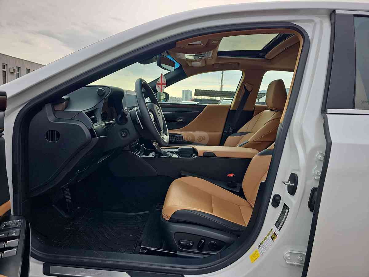 Lexus ES 300 2022 — photo 2