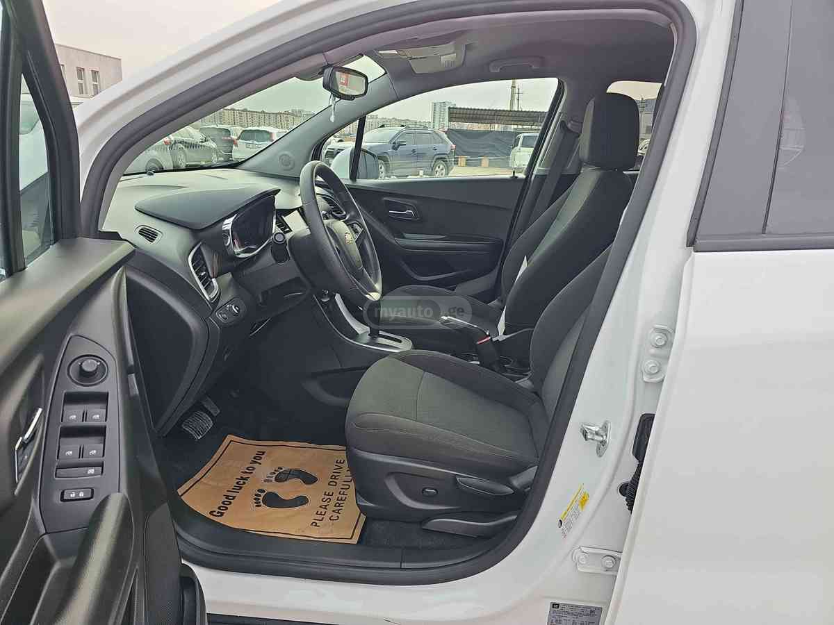 Chevrolet Trax 2022 — photo 2