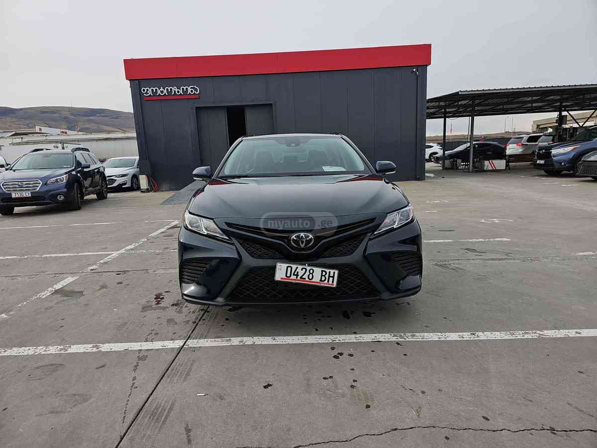 Toyota Camry 2020 — photo 2