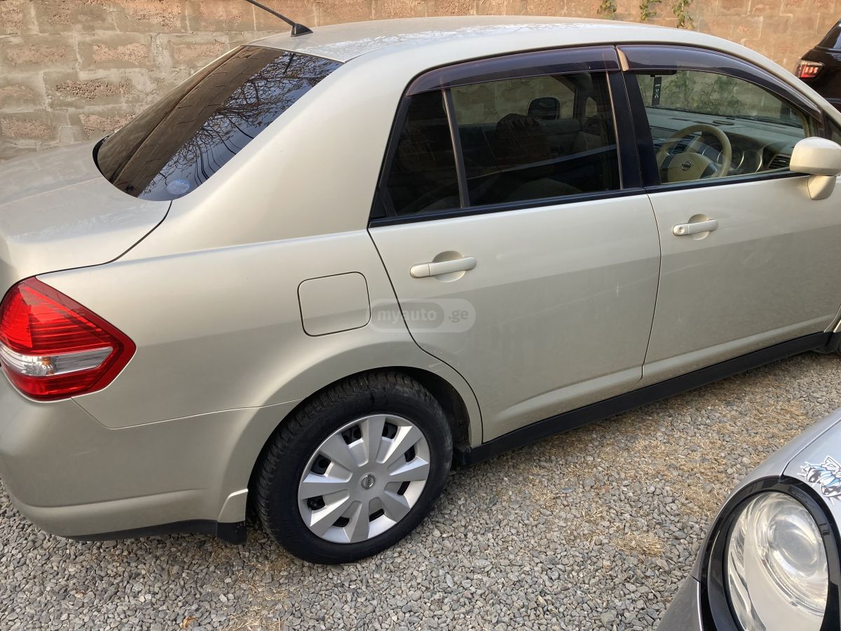 Nissan Latio 2005 — photo 2