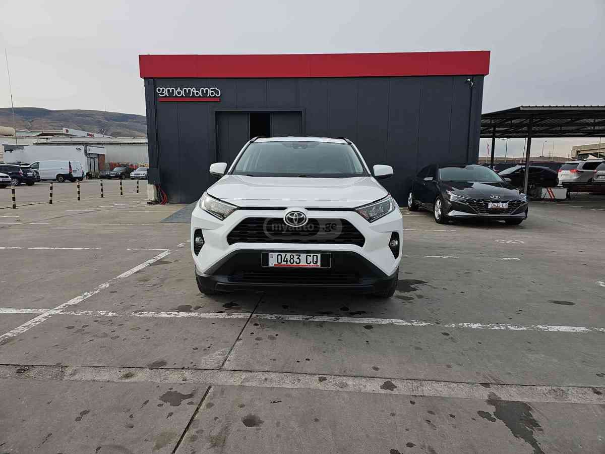 Toyota RAV 4 2020 — photo 2