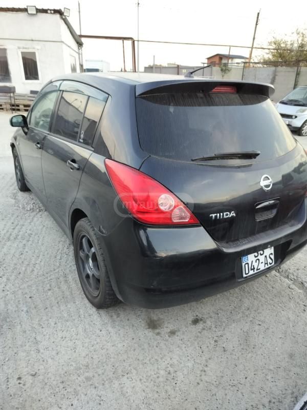 Nissan Tiida 2005 — photo 2