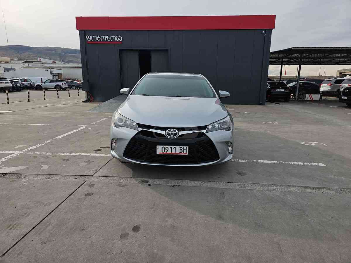 Toyota Camry 2016 — photo 2