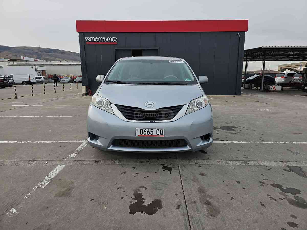 Toyota Sienna 2014 — photo 2