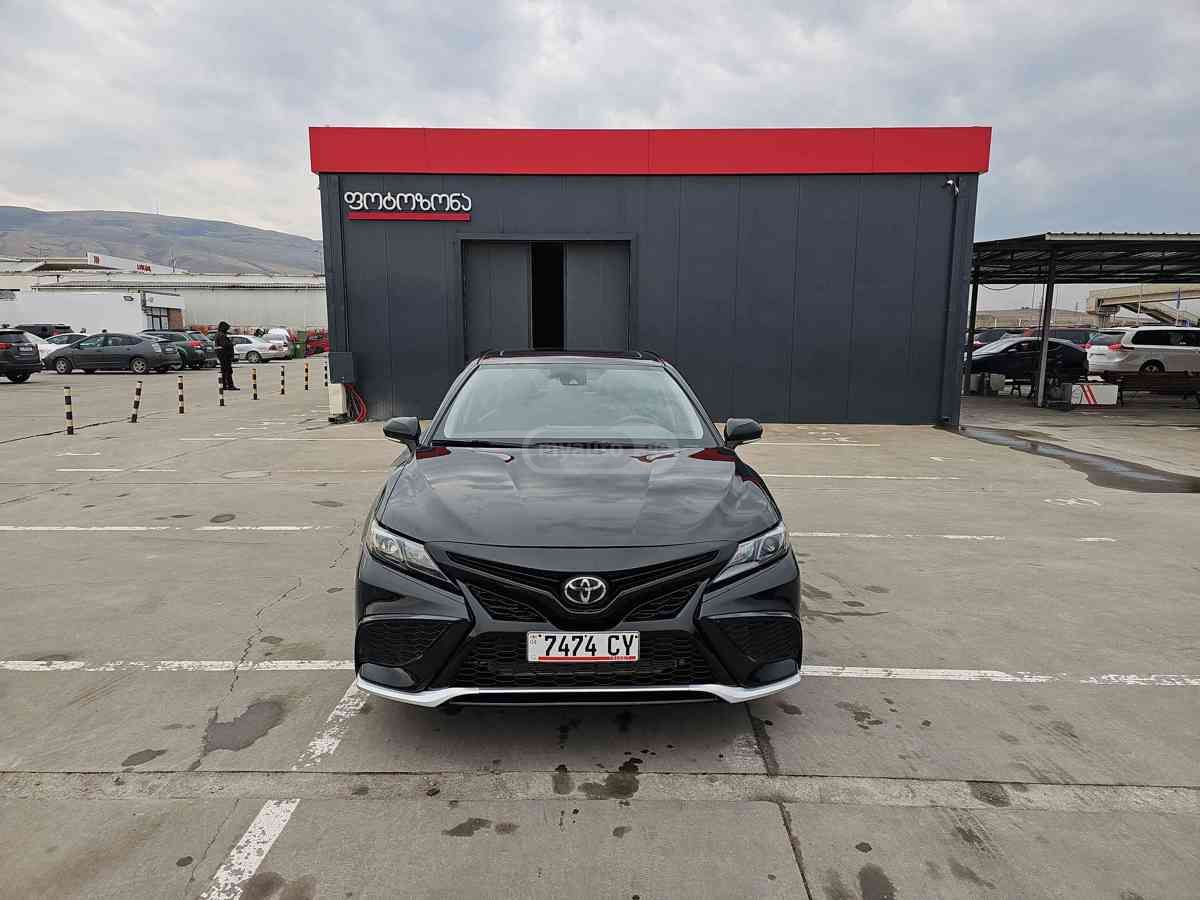 Toyota Camry 2023 — photo 2