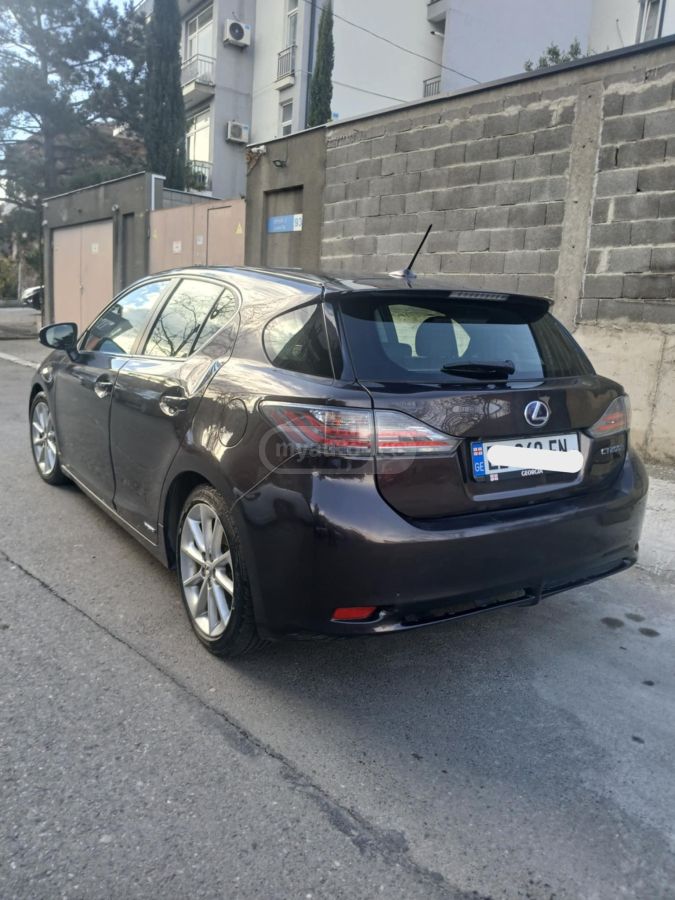 Lexus CT 200 h 2012 — photo 2