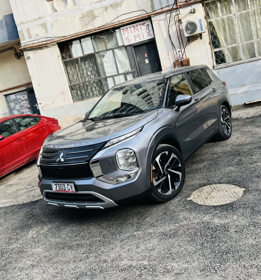 Mitsubishi Outlander 2021 — photo 2