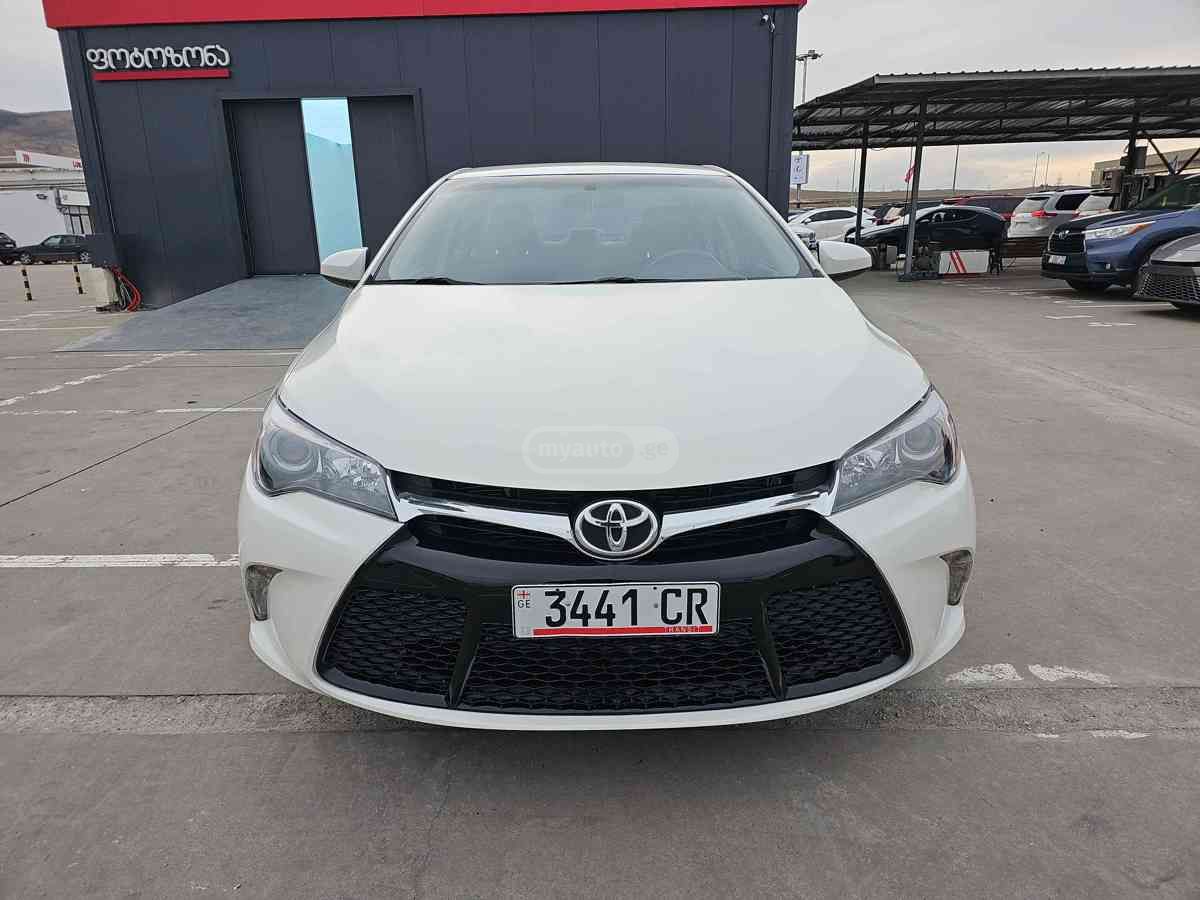 Toyota Camry 2015 — photo 2