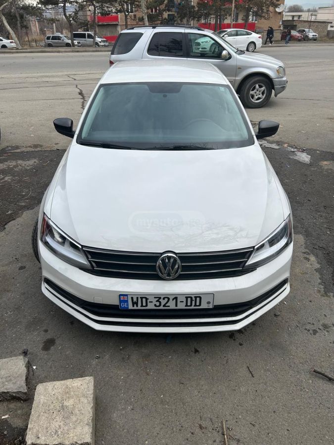 Volkswagen Jetta 2013 — photo 2