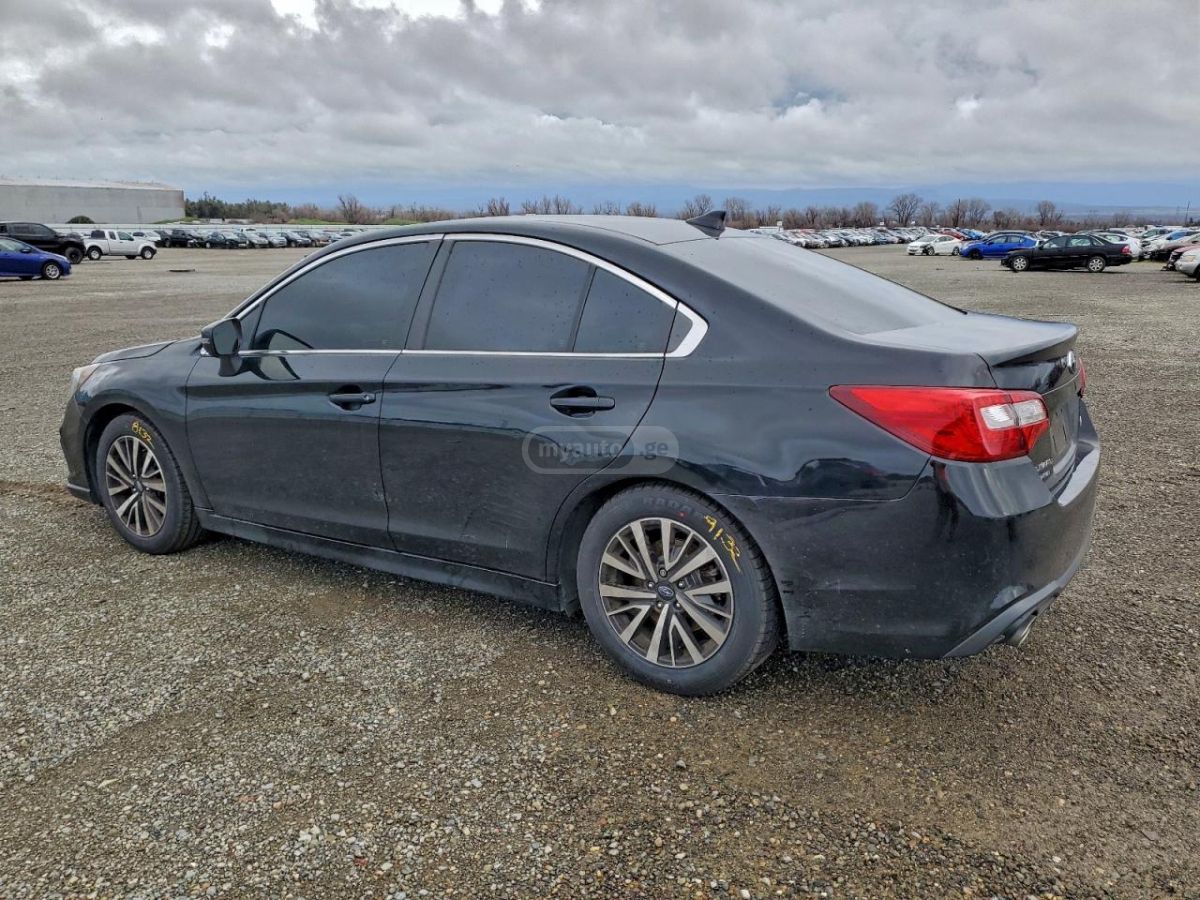 Subaru Legacy 2019 — photo 2