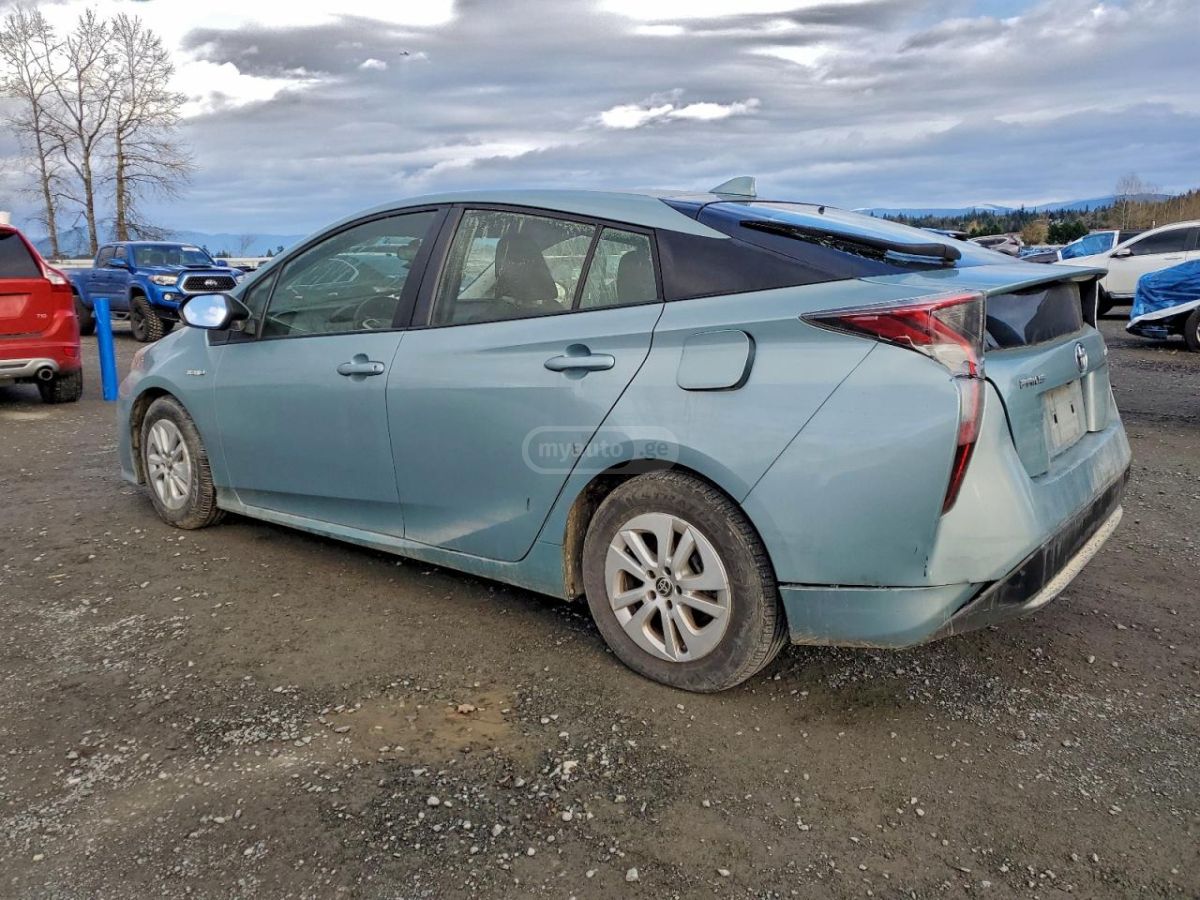 Toyota Prius 2016 — photo 2