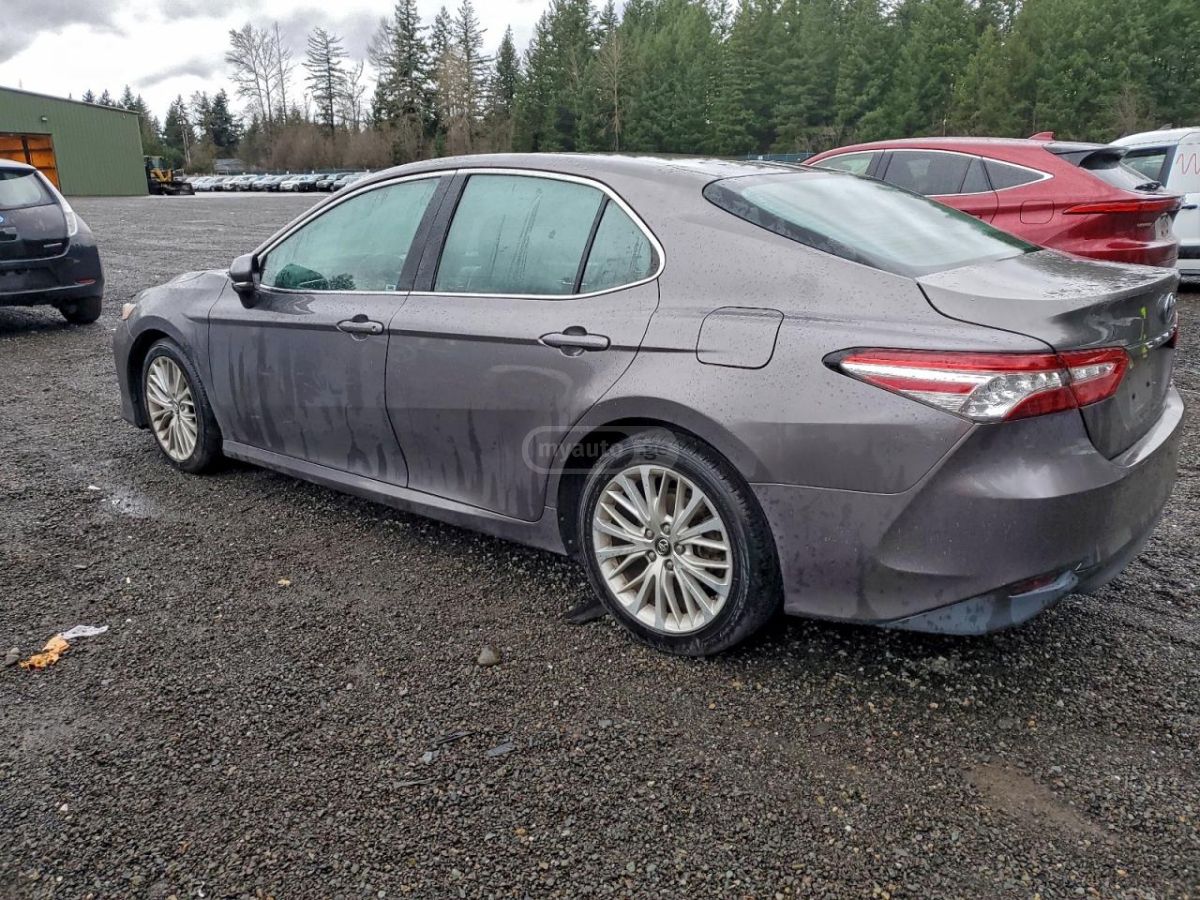 Toyota Camry 2018 — photo 2