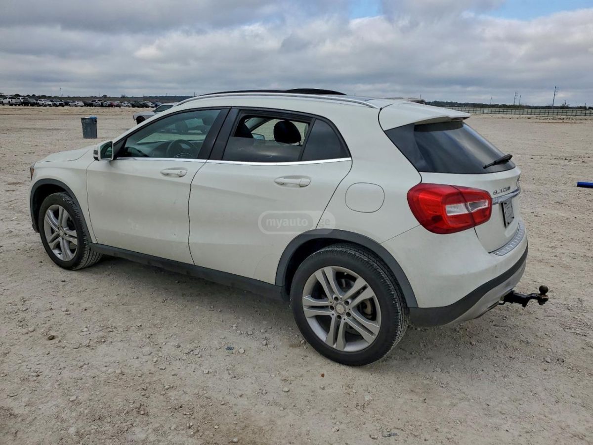 Mercedes-Benz GLA 250 2015 — photo 2
