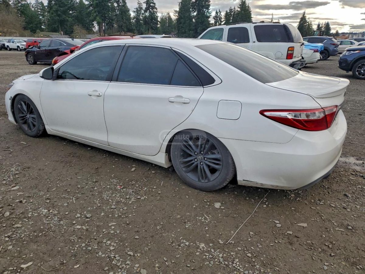 Toyota Camry 2017 — photo 2