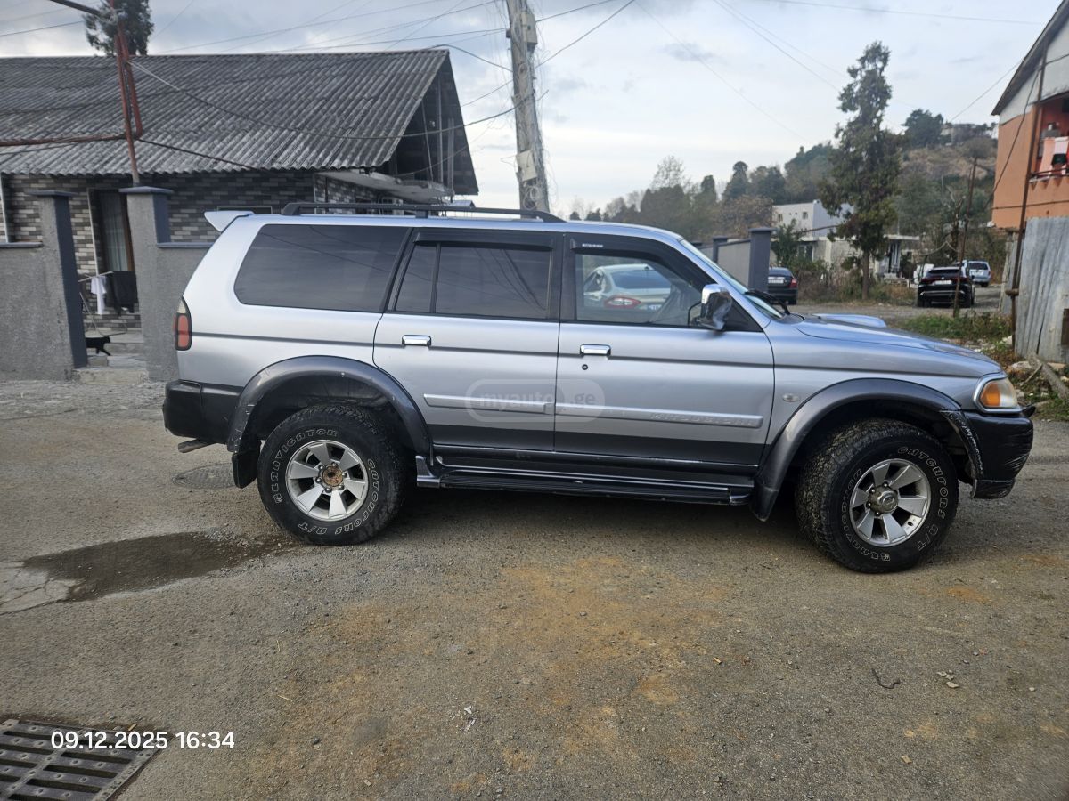 Mitsubishi Montero Sport 2005 — photo 2