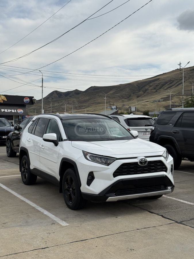 Toyota RAV 4 2020 — photo 2