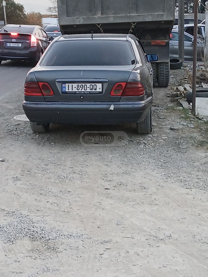 Mercedes-Benz E 210 1999 — photo 2
