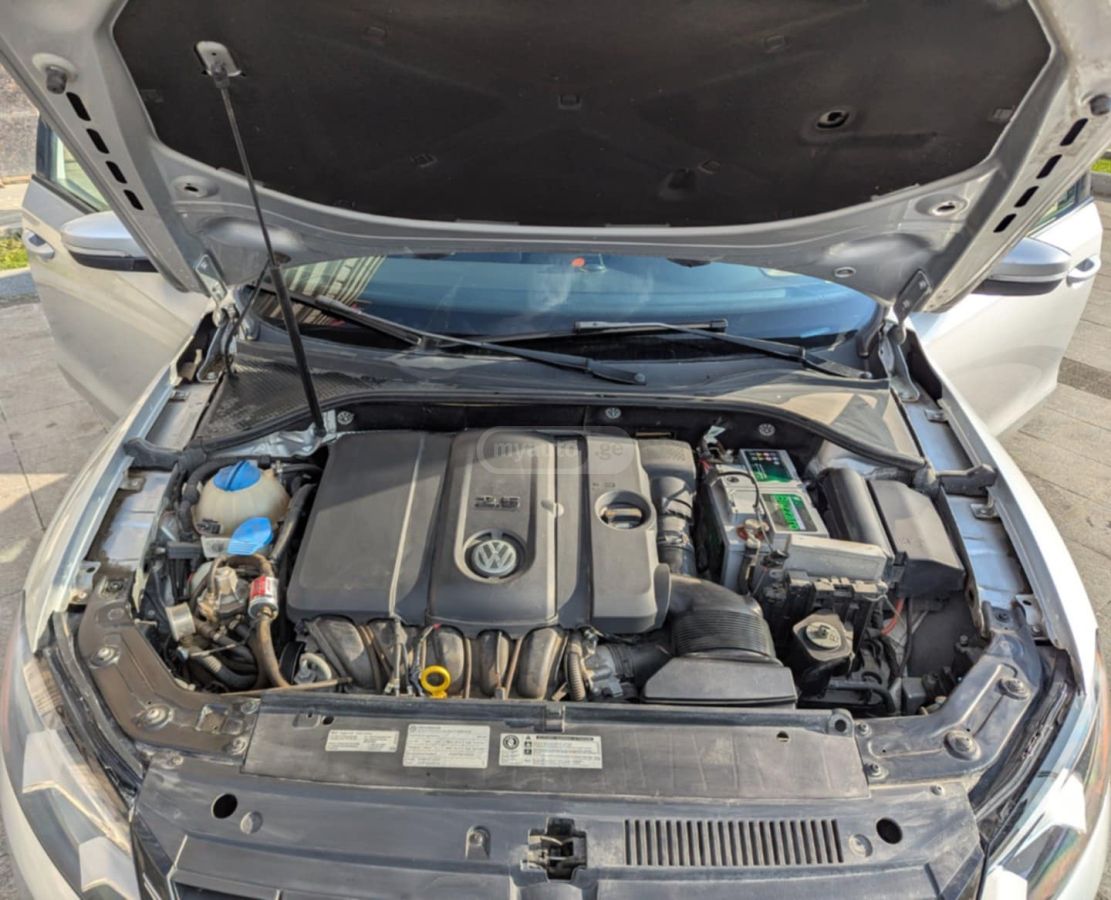 Volkswagen Passat 2013 — photo 2