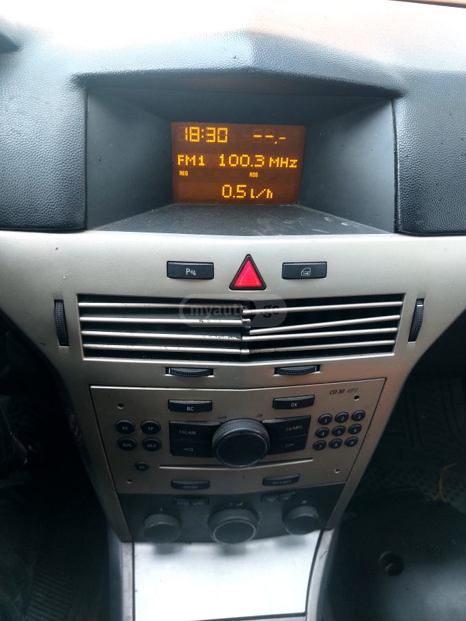 Opel Astra 2005 — photo 2