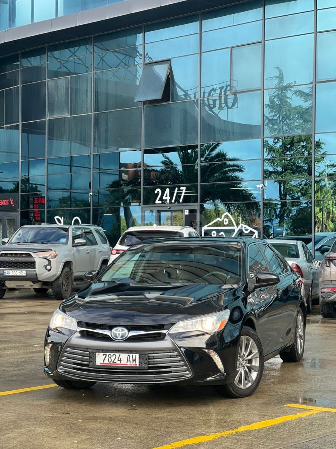 Toyota Camry 2017 — photo 2