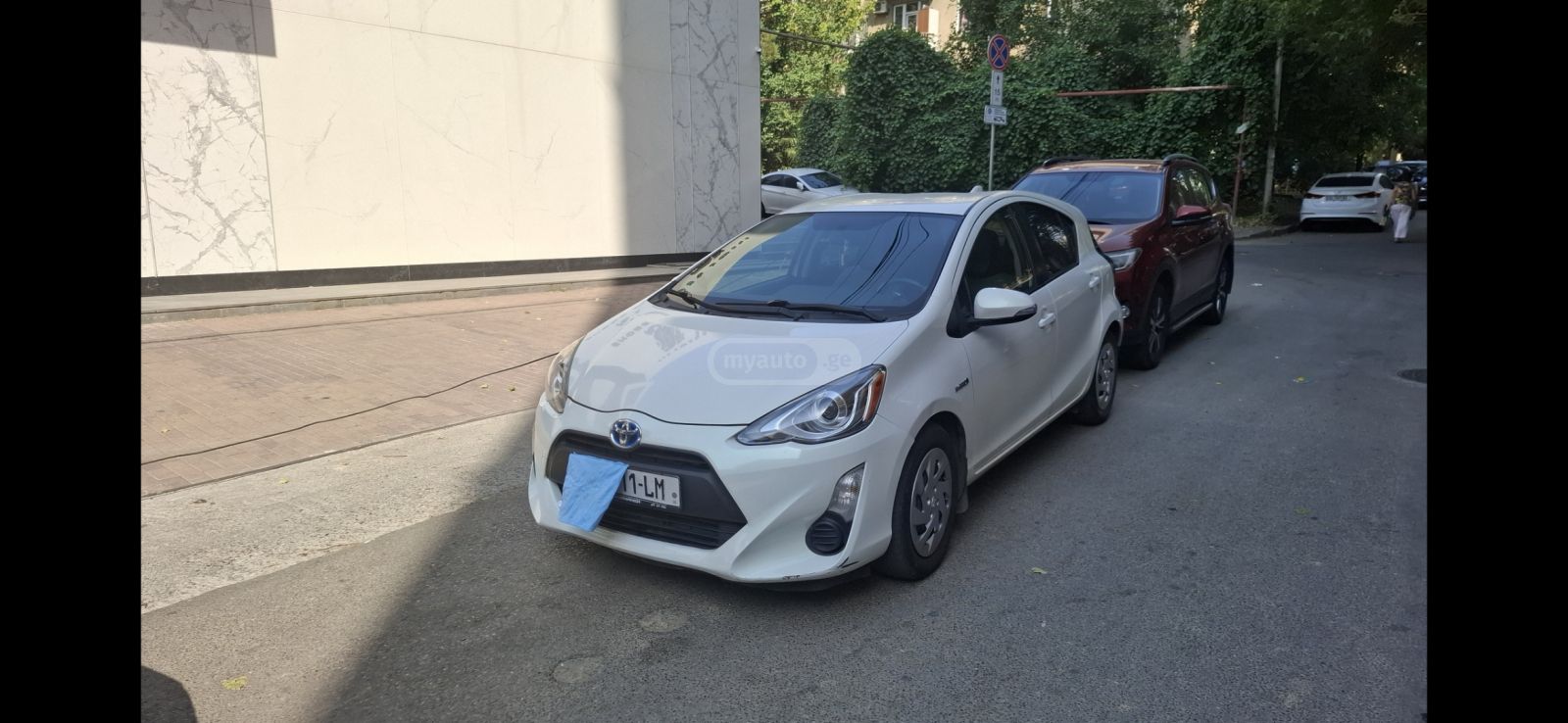 Toyota Prius C 2015 — photo 2