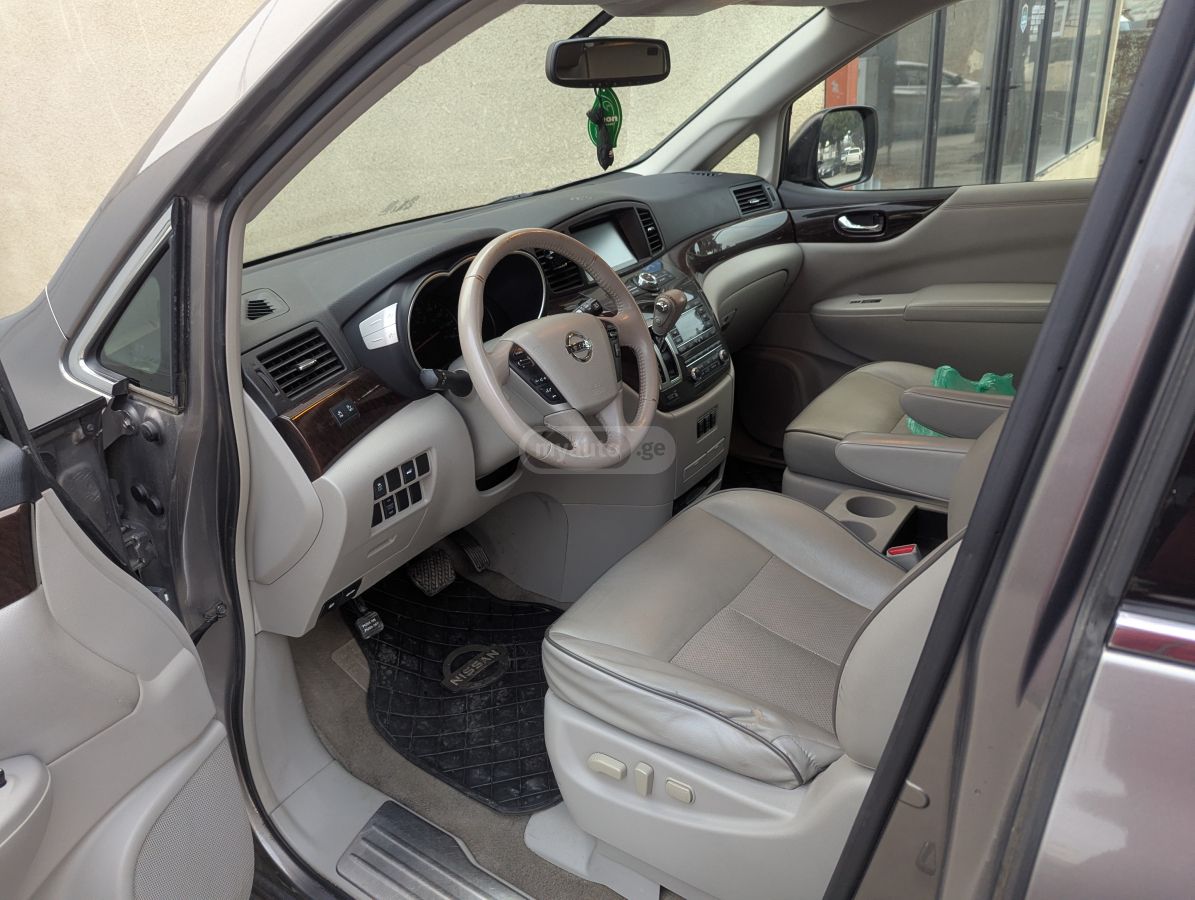 Nissan Quest 2016 — photo 2