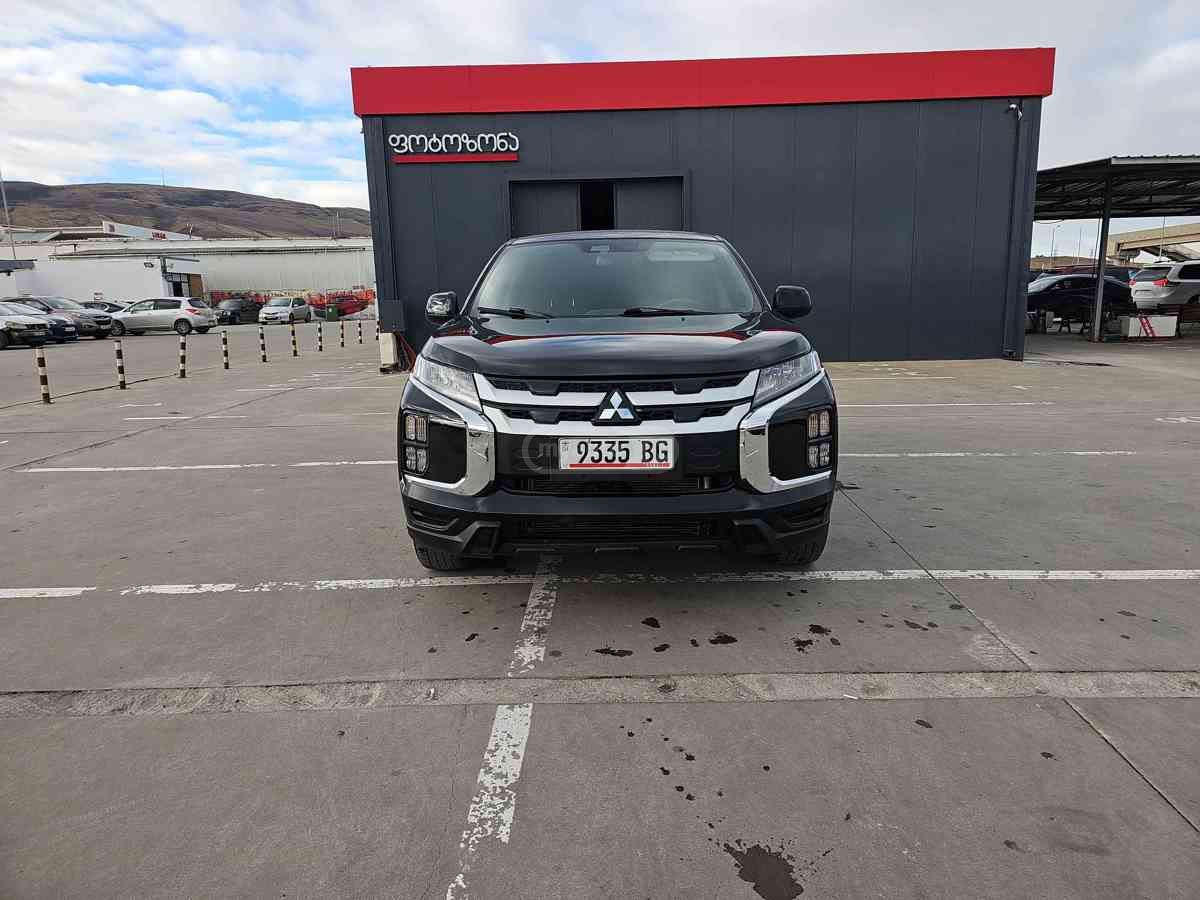 Mitsubishi Outlander 2023 — photo 2