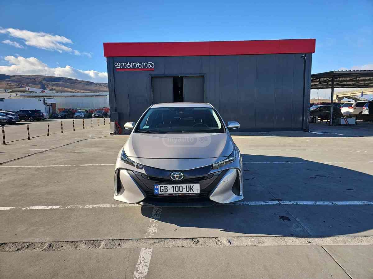 Toyota Prius 2018 — photo 2
