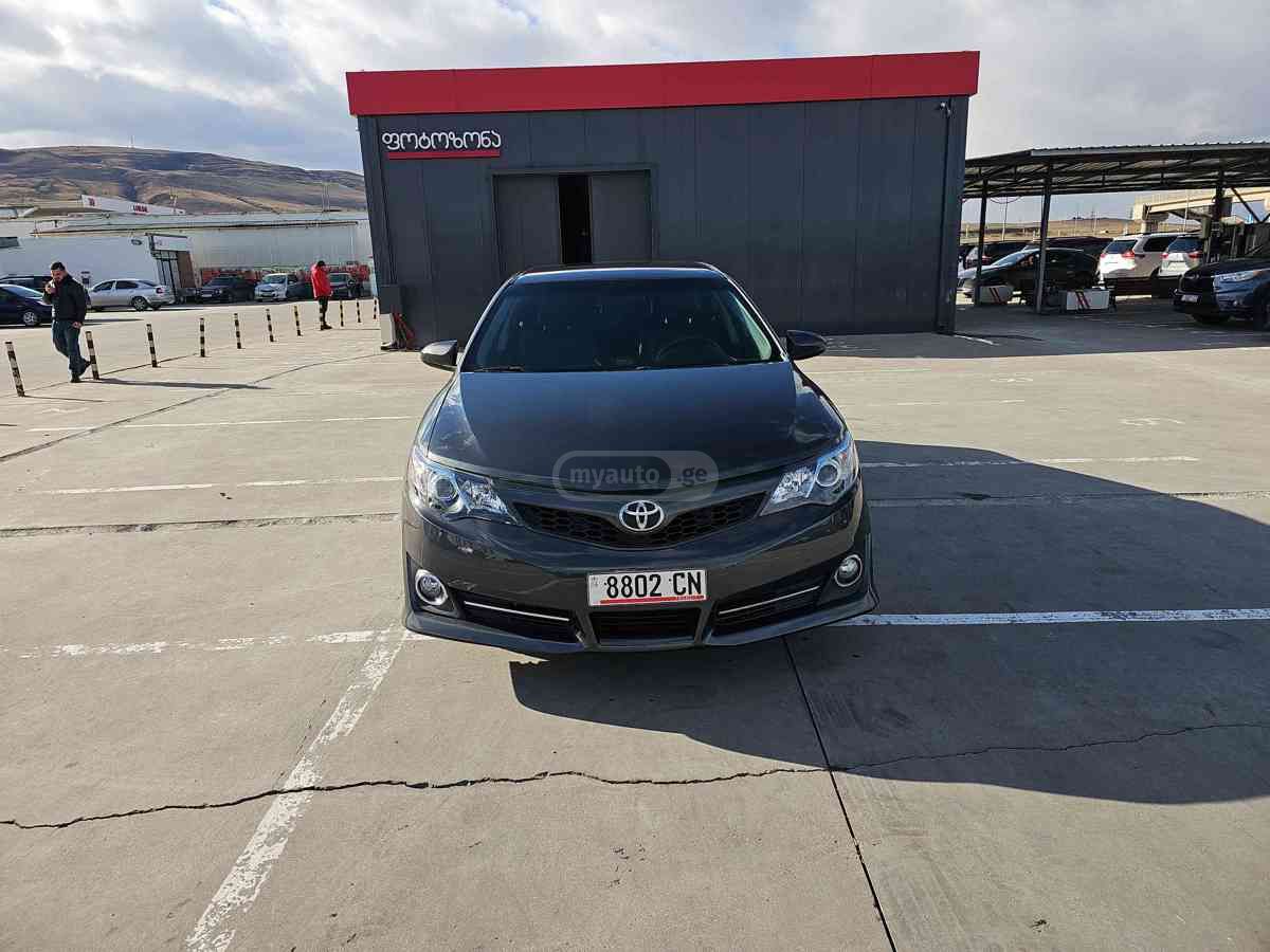 Toyota Camry 2014 — photo 2