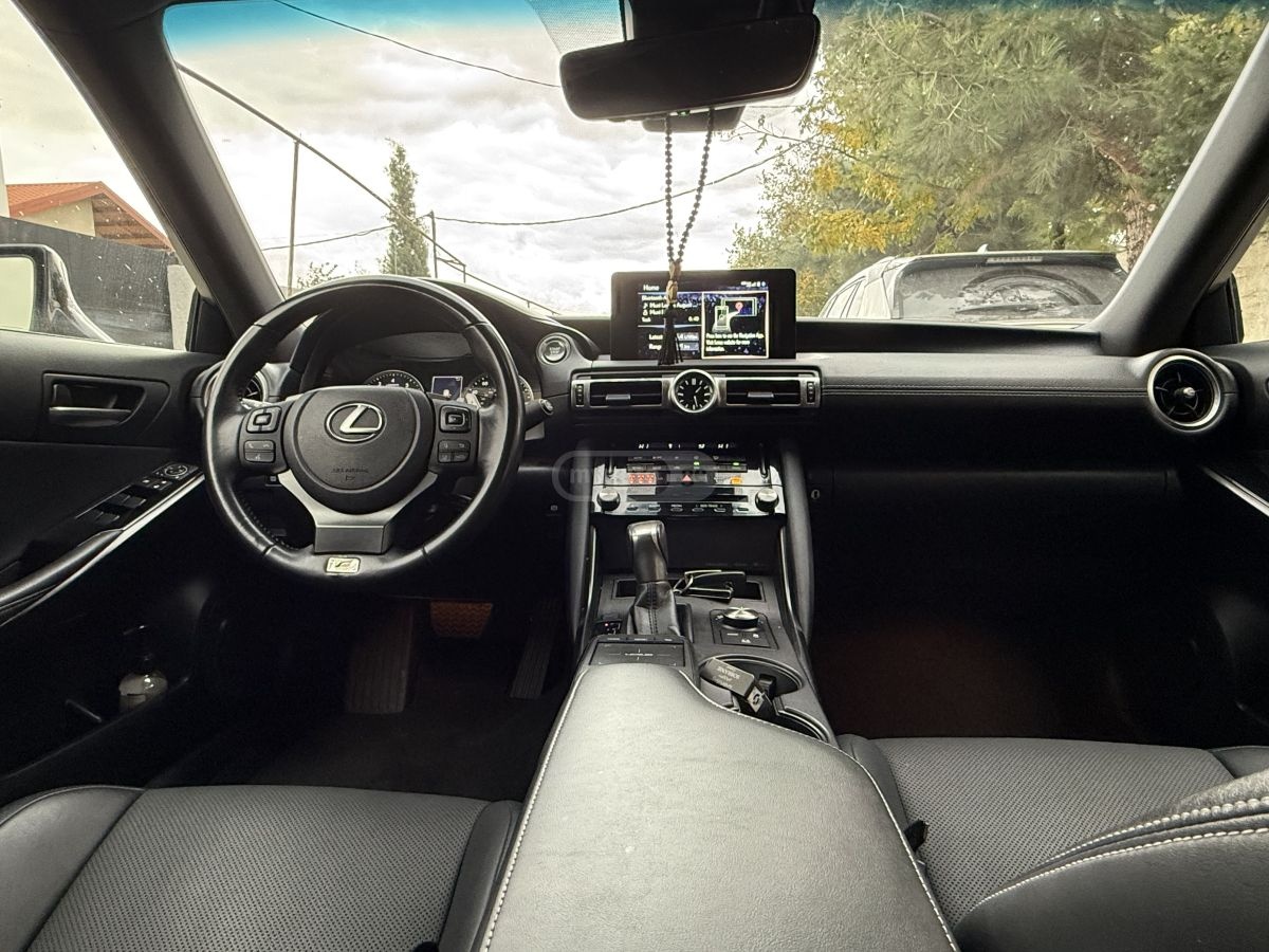 Lexus IS 300 2021 — photo 2