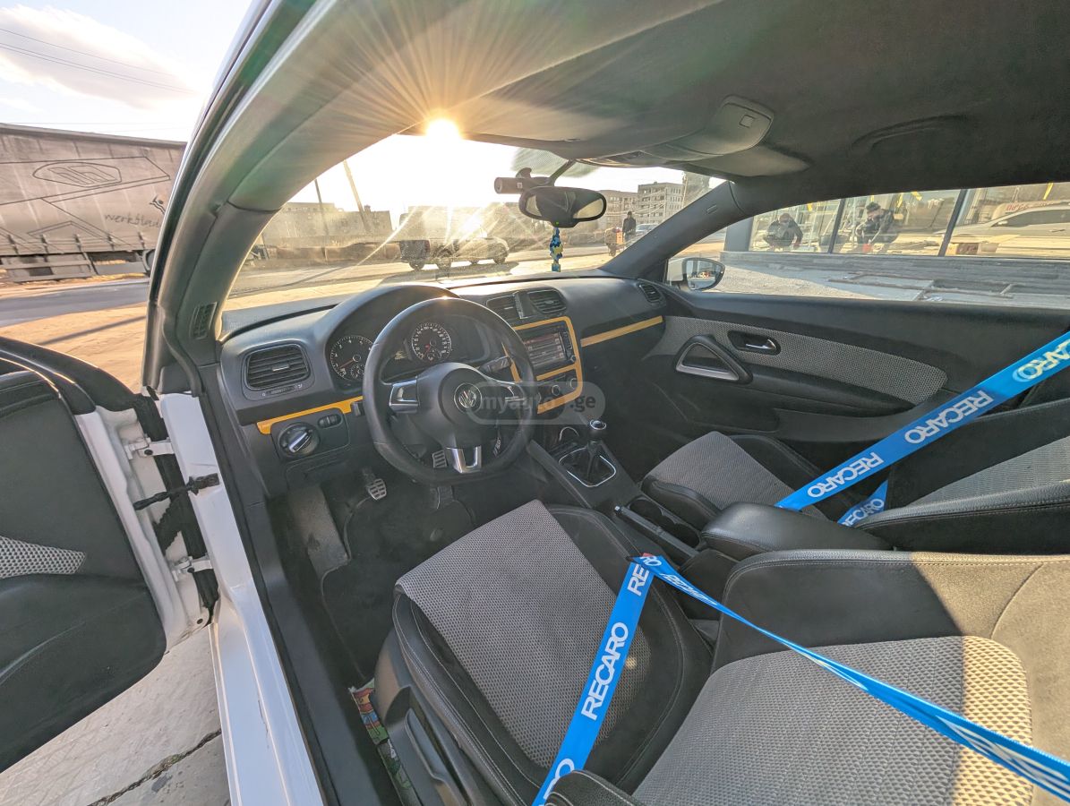 Volkswagen Jetta 2010 — photo 2