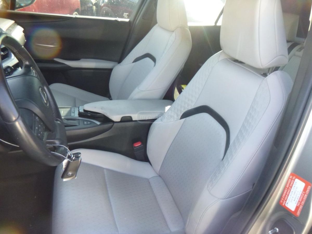 Lexus UX 2021 — photo 2