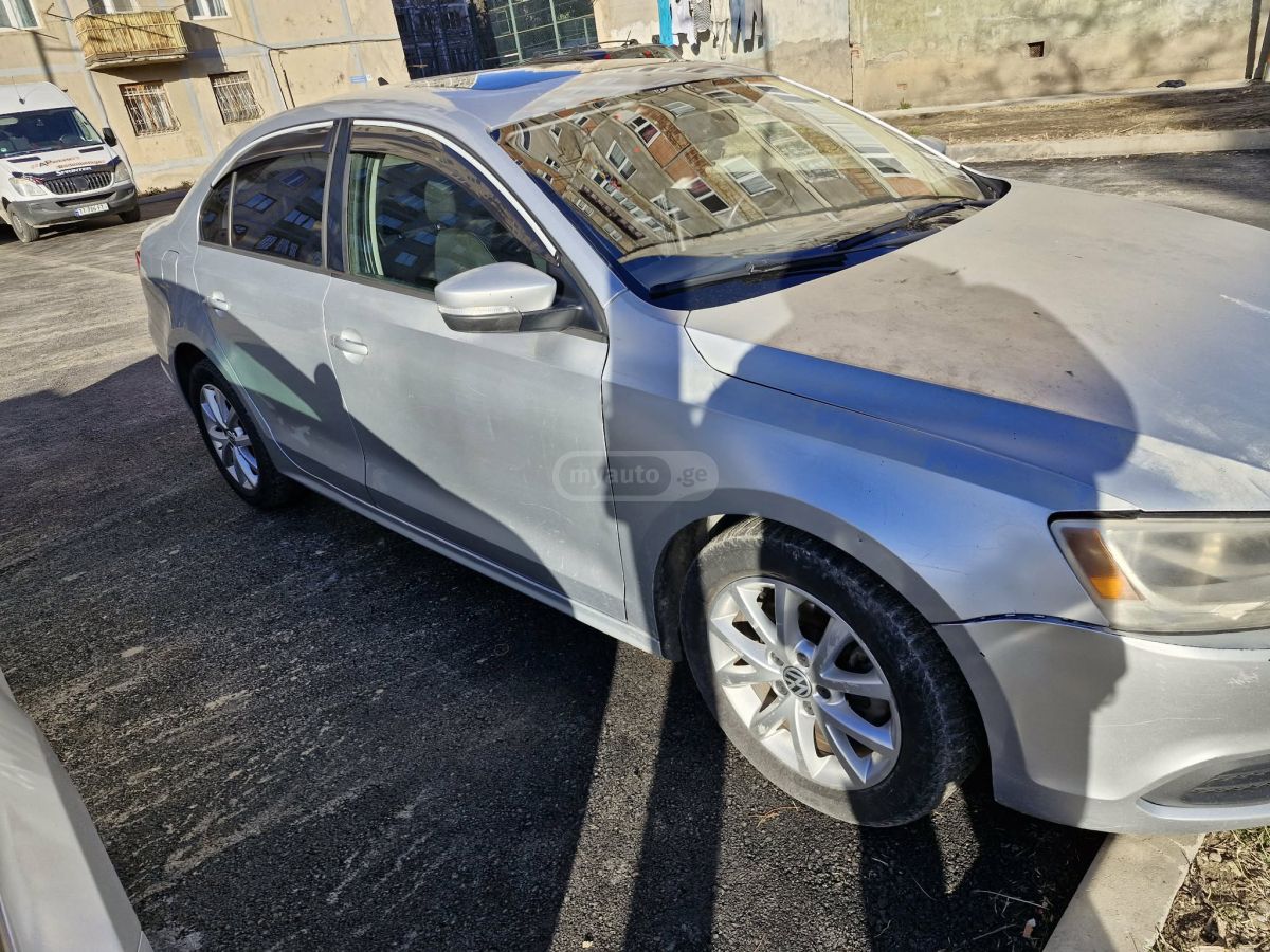 Volkswagen Jetta 2012 — photo 2