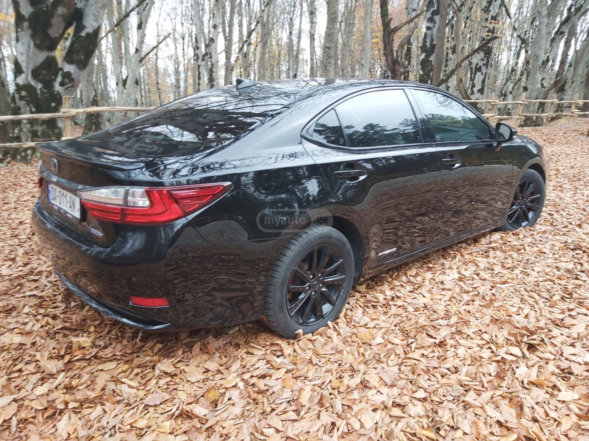 Lexus ES 300 2017 — photo 2