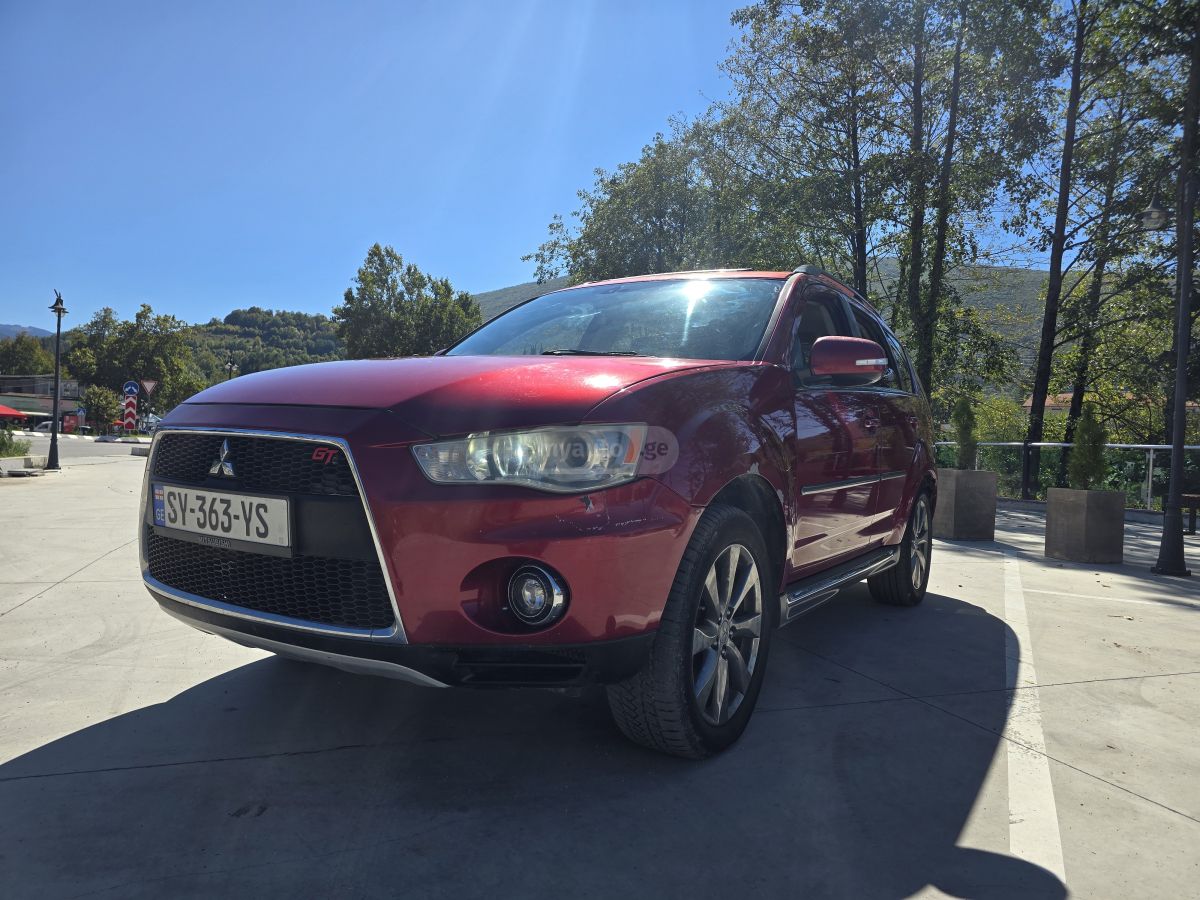 Mitsubishi Outlander 2010 — photo 2