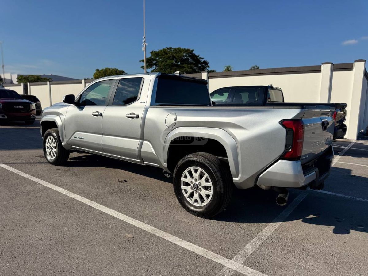Toyota Tacoma 2025 — photo 2