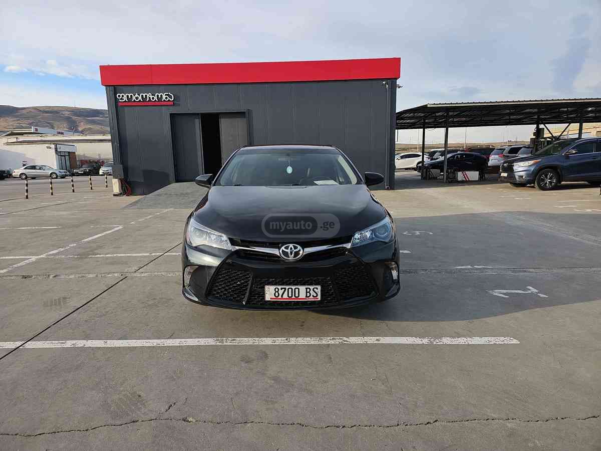Toyota Camry 2016 — photo 2