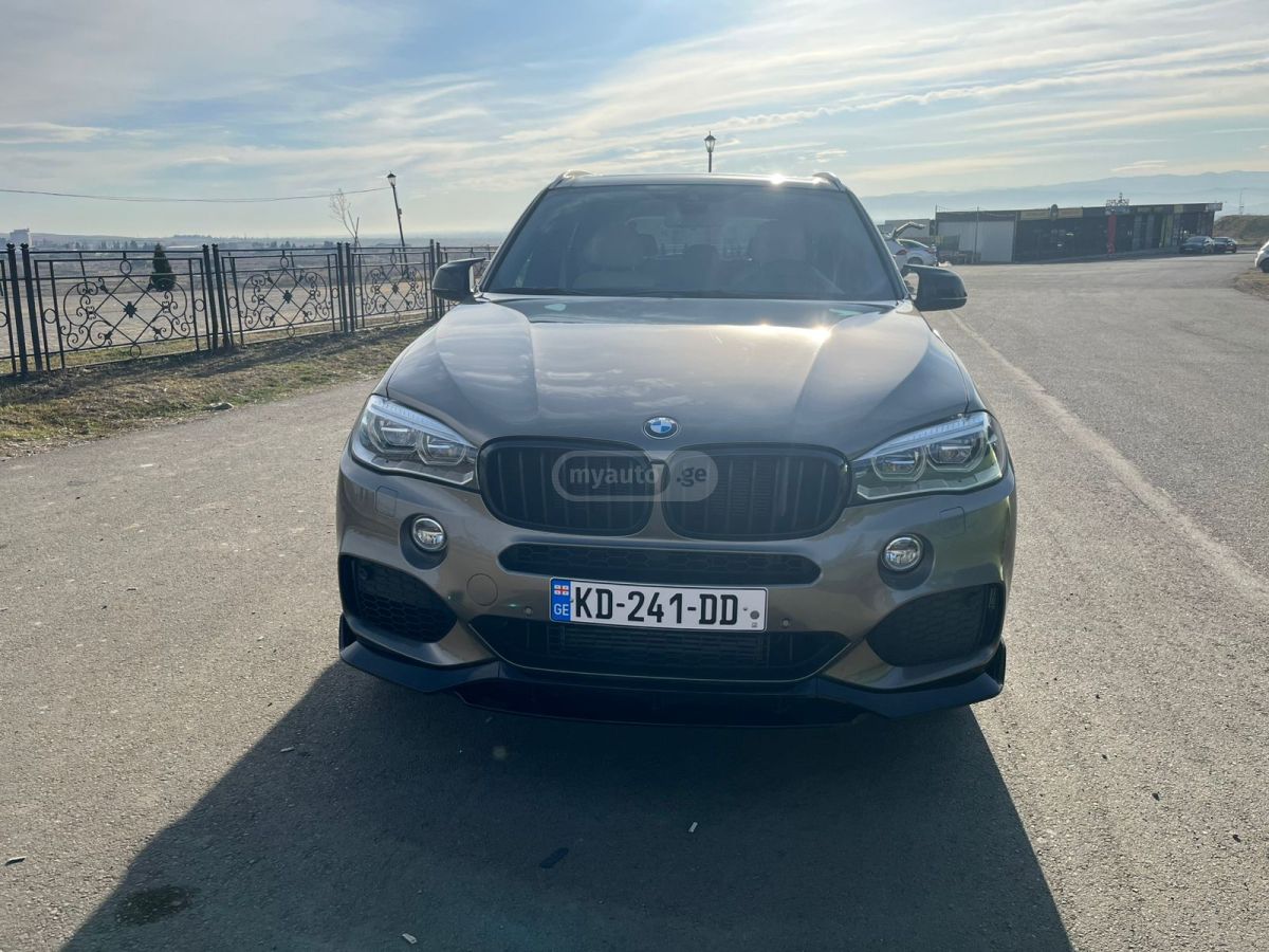 BMW X5 2018 — photo 2