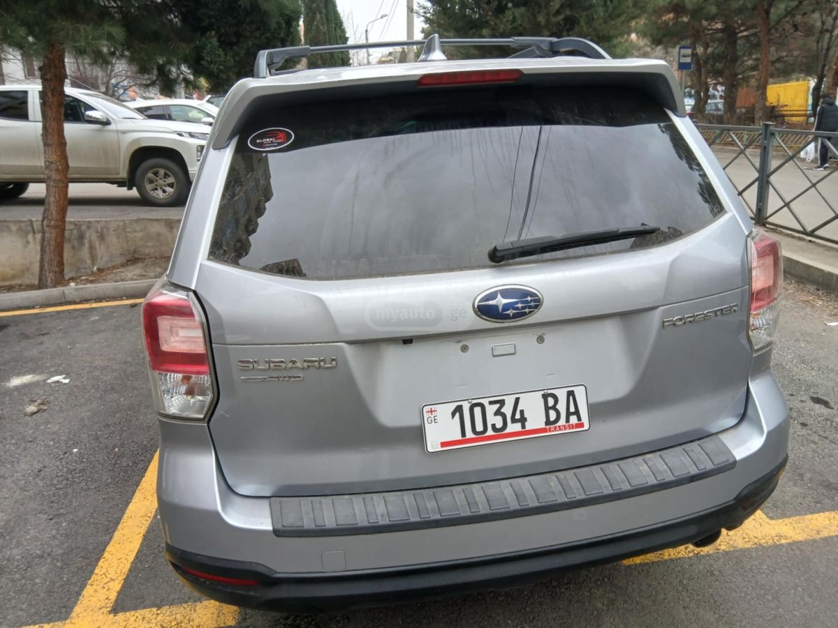 Subaru Forester 2018 — photo 2