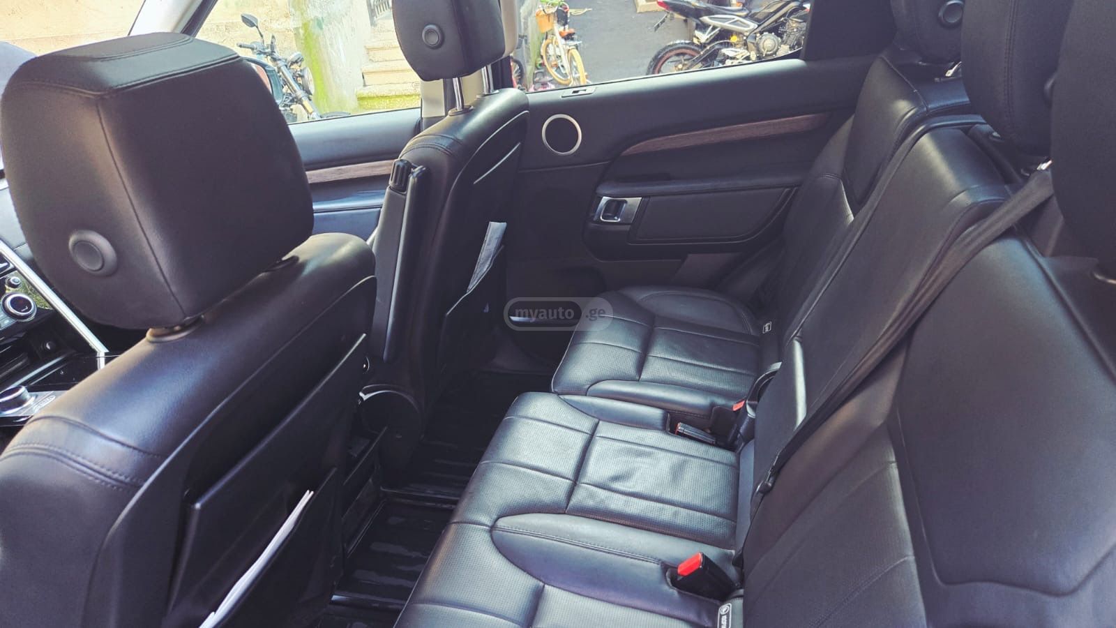 Land Rover Discovery 2017 — photo 2