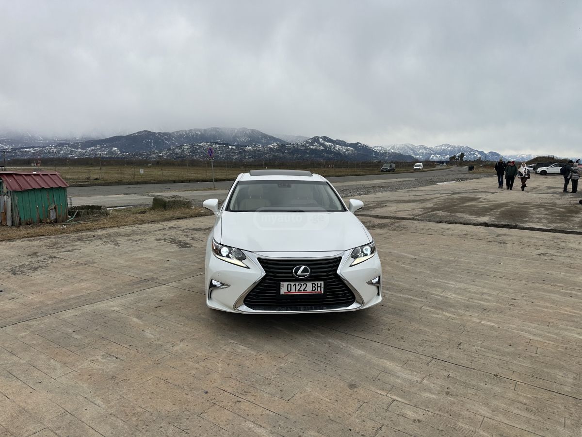 Lexus ES 300 2013 — photo 2