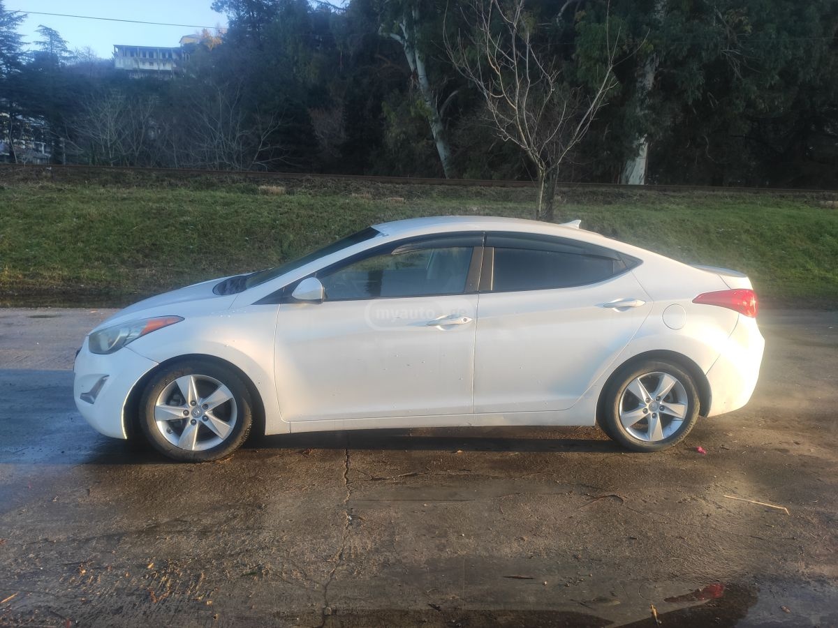 Hyundai Elantra 2013 — photo 2
