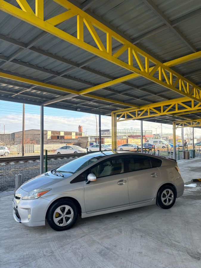 Toyota Prius 2013 — photo 2