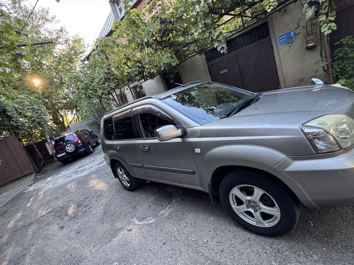 Nissan X-Trail 2004 — photo 2