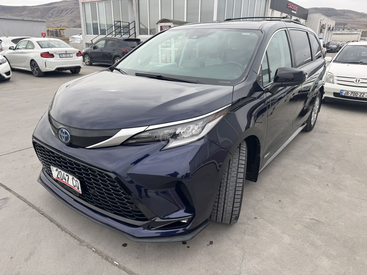 Toyota Sienna 2021 — photo 2