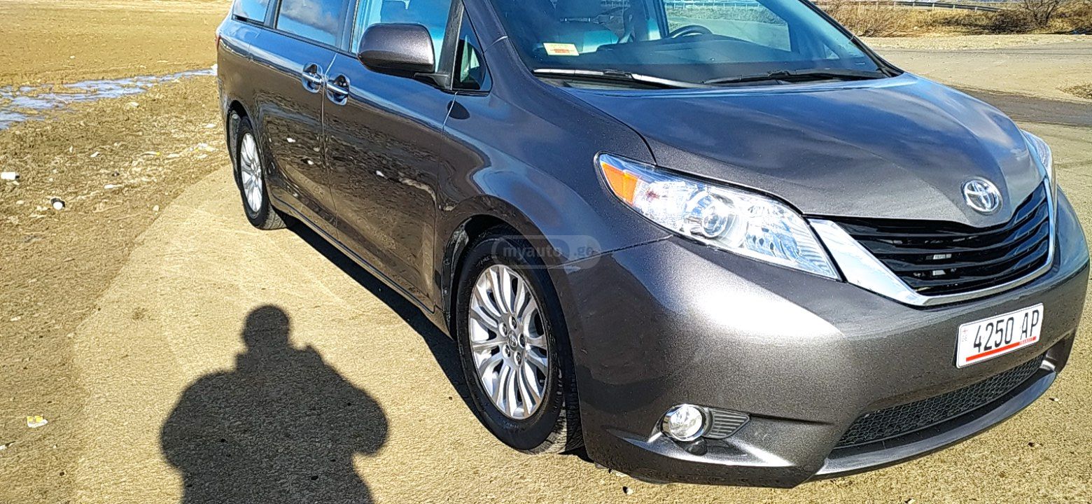 Toyota Sienna 2015 — photo 2