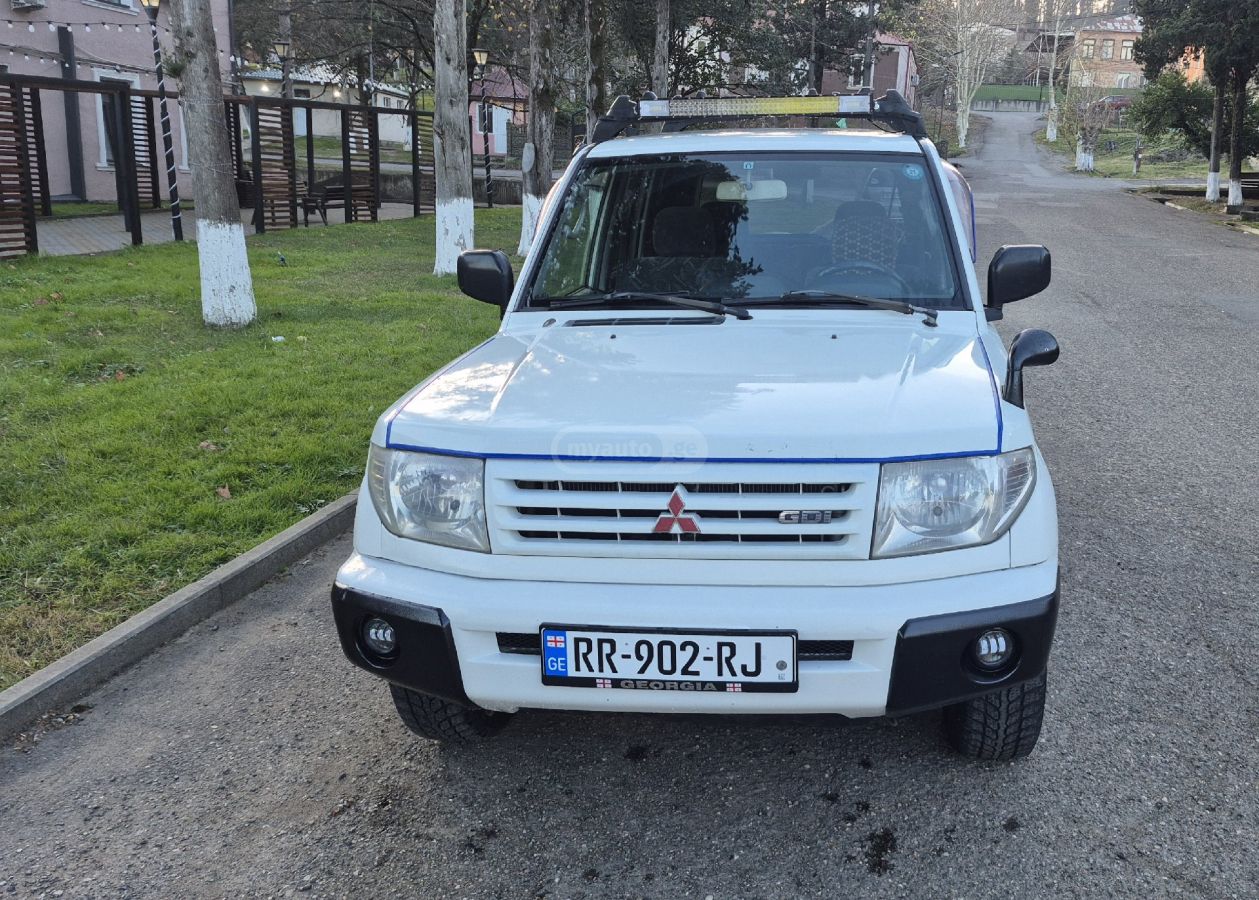 Mitsubishi Pajero IO 2000 — photo 2