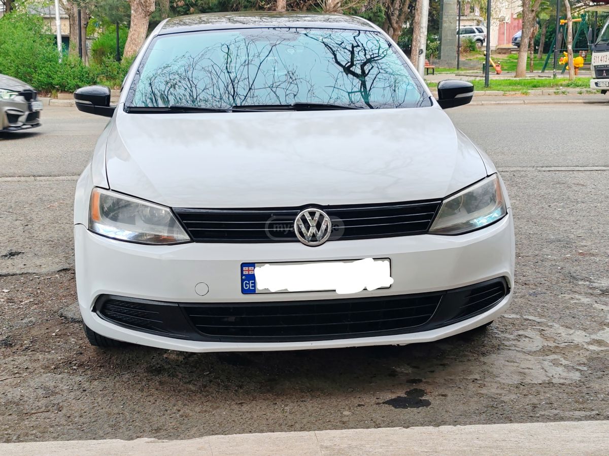 Volkswagen Jetta 2011 — photo 2