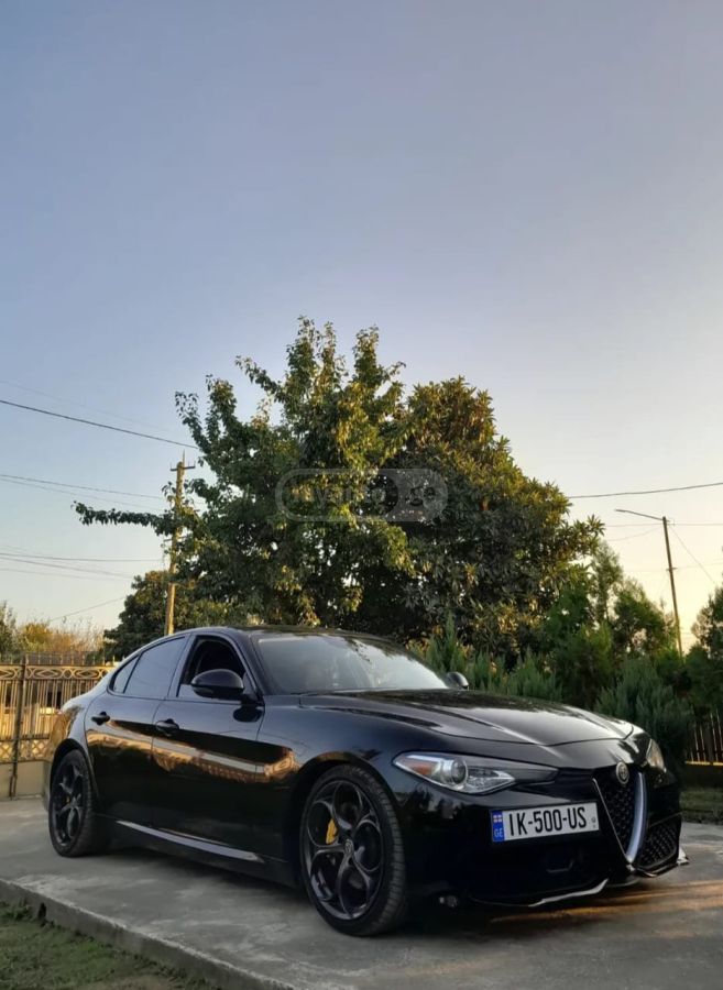 Alfa Romeo Giulia 2017 — photo 2