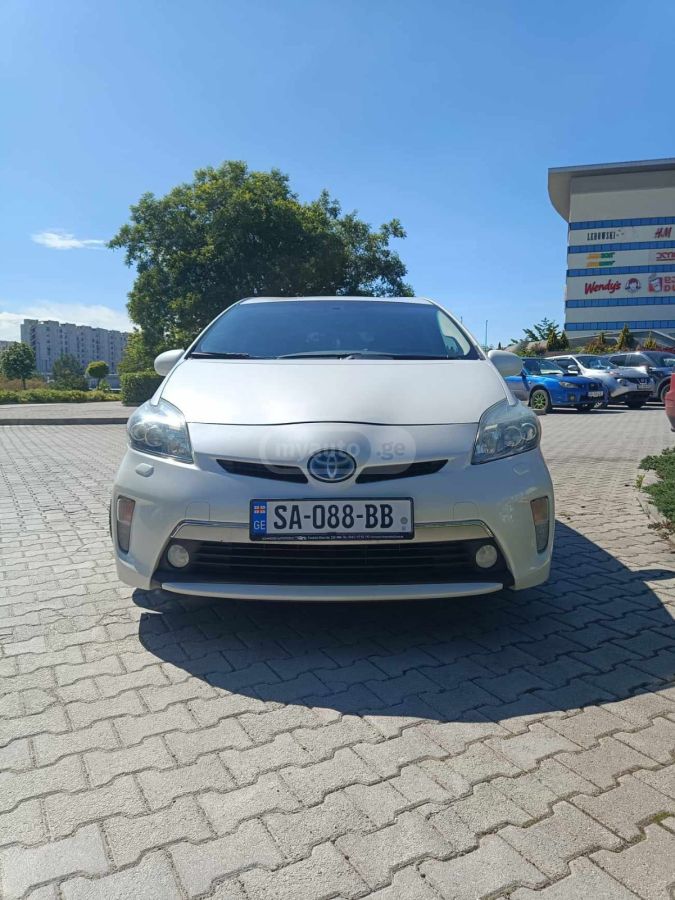 Toyota Prius 2015 — photo 2